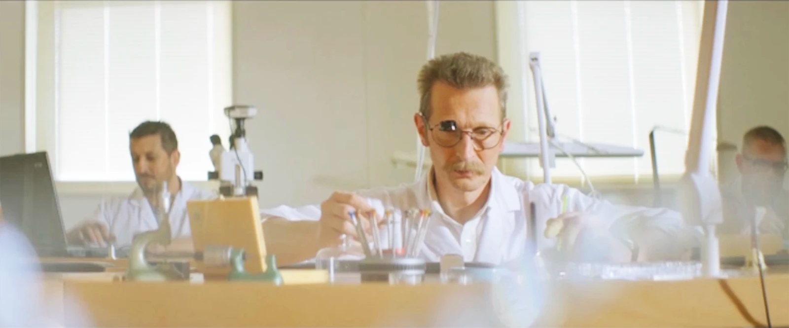 Load video: Video di produzione orologi in svizzera Intermedia Time